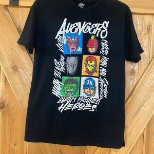 MARVEL AVENGERS EARTH'S MIGHTIEST HEROES GRAPHIC T-SHIRT SIZE MEDIUM
